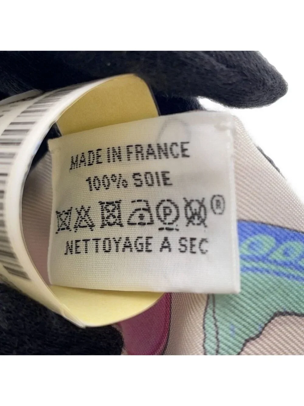 ★SOLD★ Hermes Scarf Twill in the Pocket - Picture 8 of 9